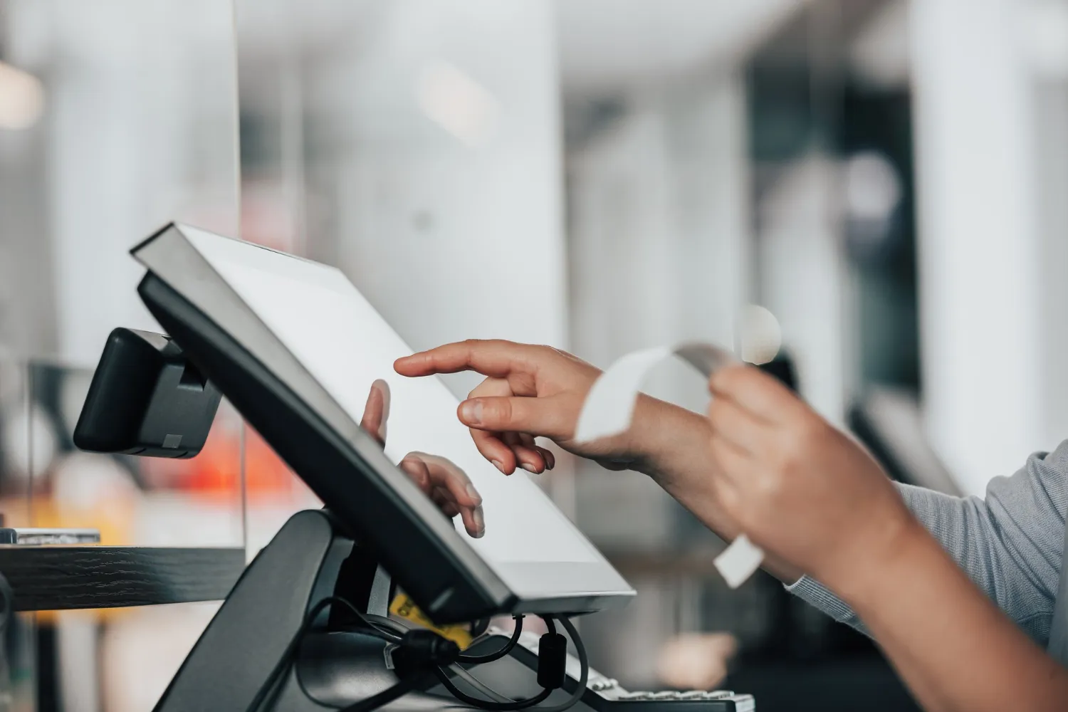 Informática para empresas: terminal de ponto de venda com software de faturação